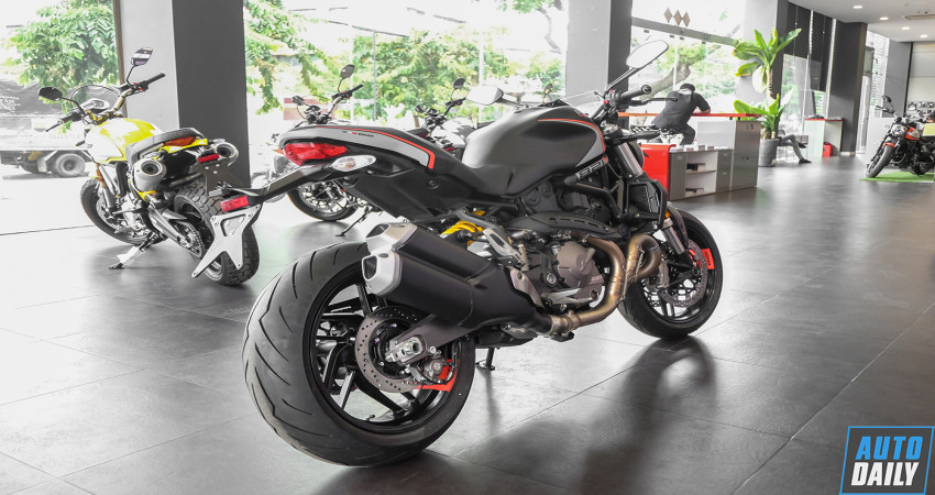 Ảnh chi tiết Ducati Monster 821 Stealth 2019
